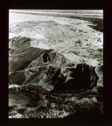 Vista del sito dei Templi a Deir El-Bahri